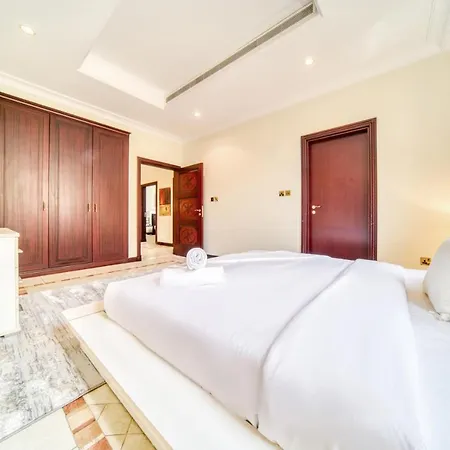 Premier 6Br Villa With Assistant'S Room And Private Pool In Frond E Palm Jumeirah By Deluxe Holiday Homes Дубай Екстер'єр фото