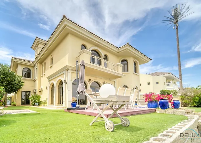 Premier 6Br Villa With Assistant\'S Room And Private Pool In Frond E Palm Jumeirah By Deluxe Holiday Homes