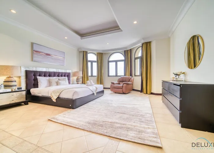 Premier 6Br Villa With Assistant\'S Room And Private Pool In Frond E Palm Jumeirah By Deluxe Holiday Homes