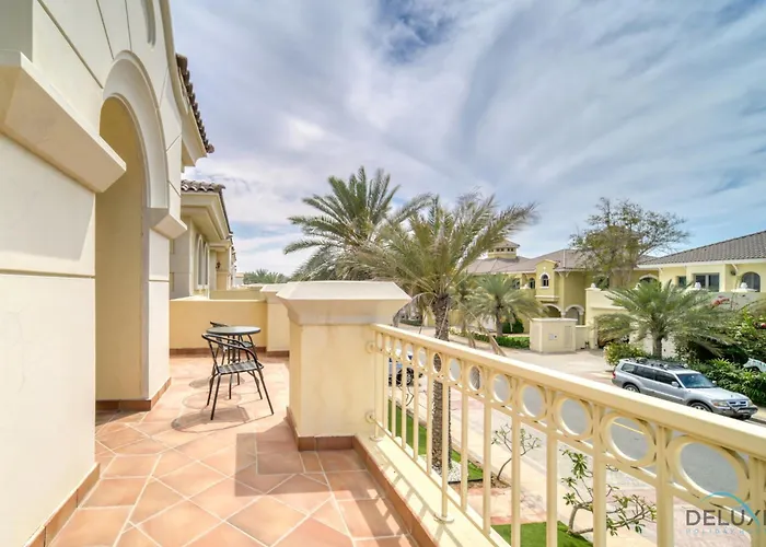 Premier 6Br Villa With Assistant\'S Room And Private Pool In Frond E Palm Jumeirah By Deluxe Holiday Homes